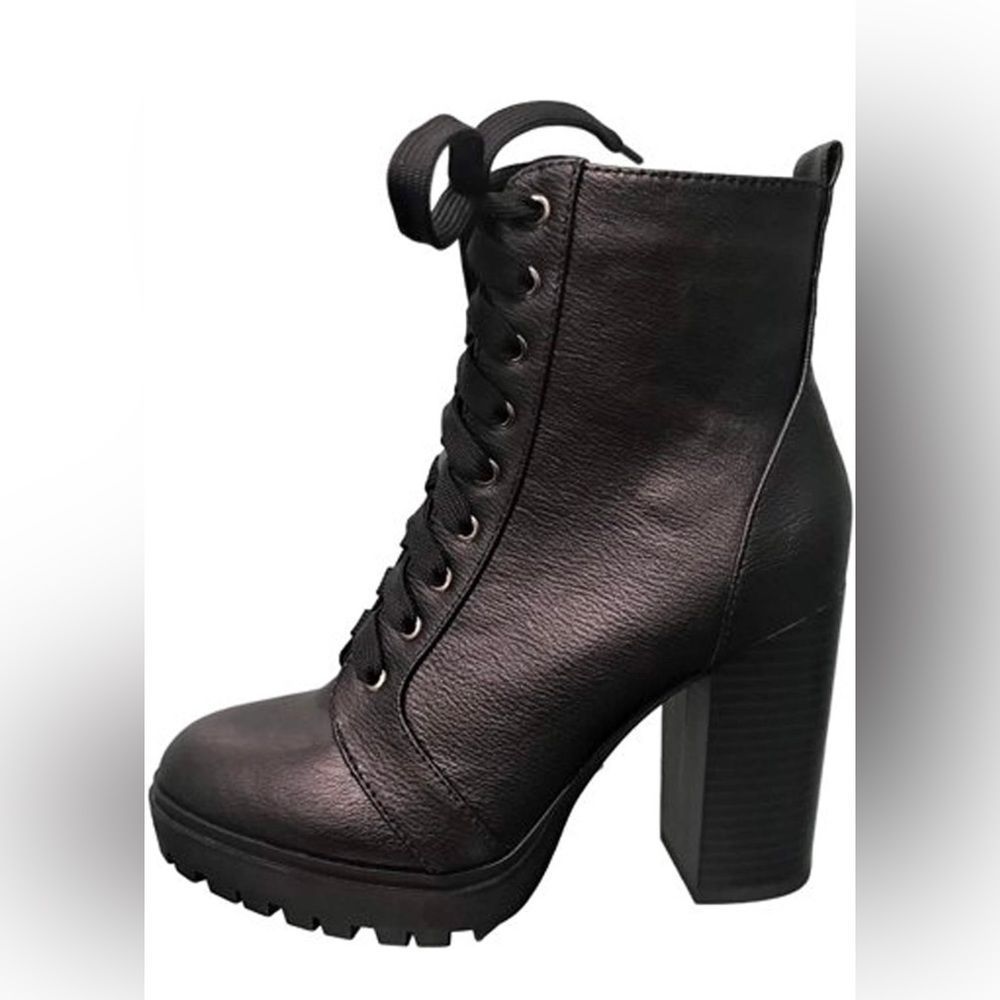 Soda Womens Balboa Moto Boots Lug Sole